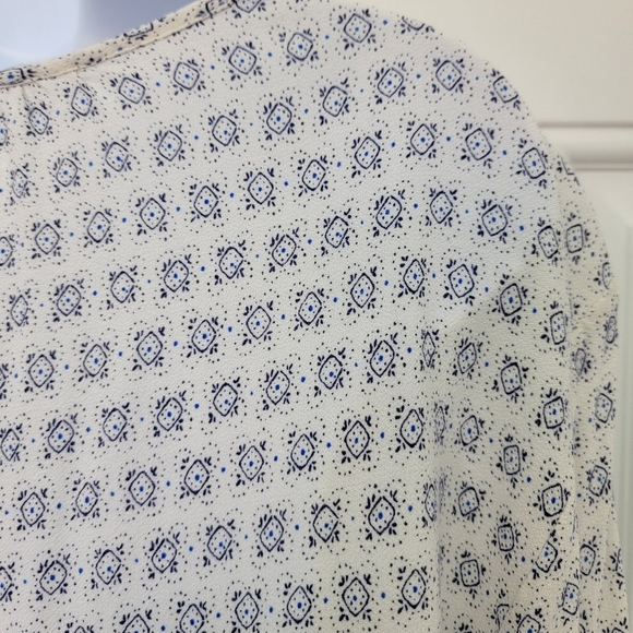 GAP White Blue Print Flowy V Neck Long Sleeve Women's Blouse Casual Size XL - Picture 6 of 10